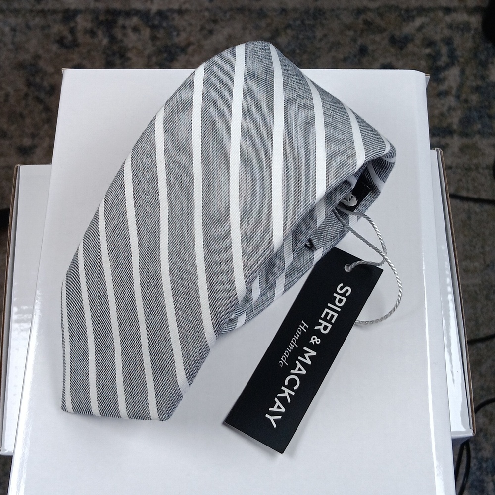 NWT Spier & Mackay Contemporary Cotton gray‎ and white stiped cotton slim tie